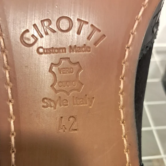 Girotti Elegant Black Patent & Suede Loafers with Gold Chain | Size 42 - Picture 2 of 8